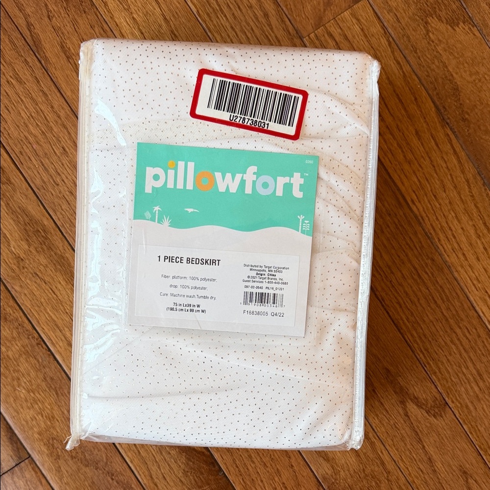 NWT twin bedskirt